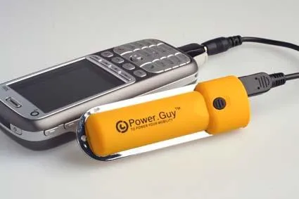 PowerGuy® E-Charger E.100, die mobile Energiequelle für Handys, mobile MP3-Player und PDA’s Bild: PowerGuy® E-Charger E.100, die mobile Energiequelle für Handys, mobile MP3-Player und PDA’s