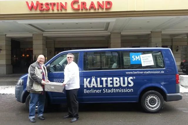 The Westin Grand Berlin unterstützt die Berliner Stadtmission mit 1.000 Litern Eintopf im Winter Bild: The Westin Grand Berlin unterstützt die Berliner Stadtmission mit 1.000 Litern Eintopf im Winter