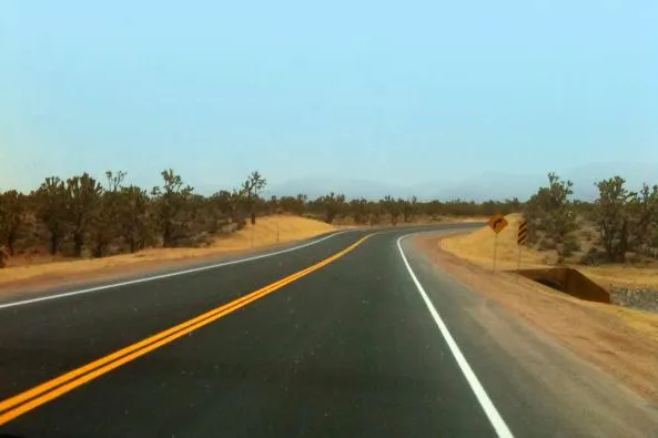 Bild: Grand Canyon West - Erstes Drittel der neu asphaltierten Diamond Bar Road fertig gestellt