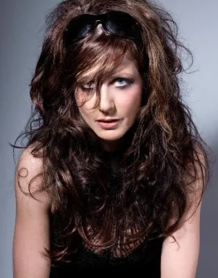 Bild: ELA unterzeichnet Künstlervertrag beim Hamburger Label NoCut