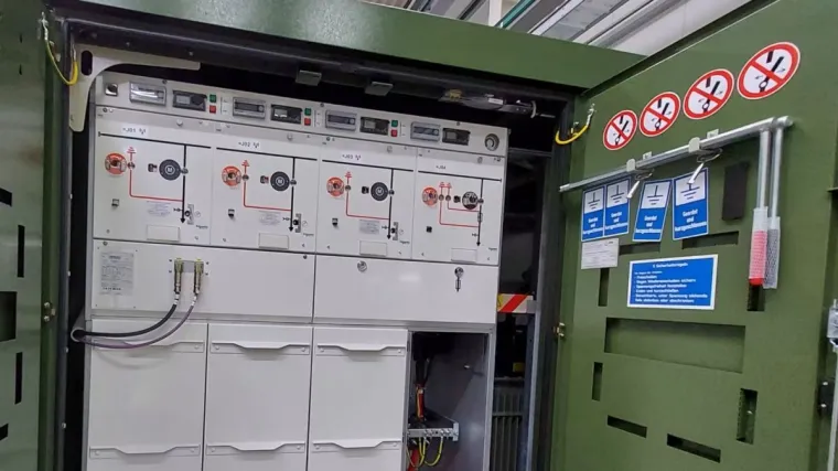Bild: HanseWerk Tochter SH Netz erhöt die Versorgungssicherheit: neue intelligente Ortsnetzstation in Brokstedt 