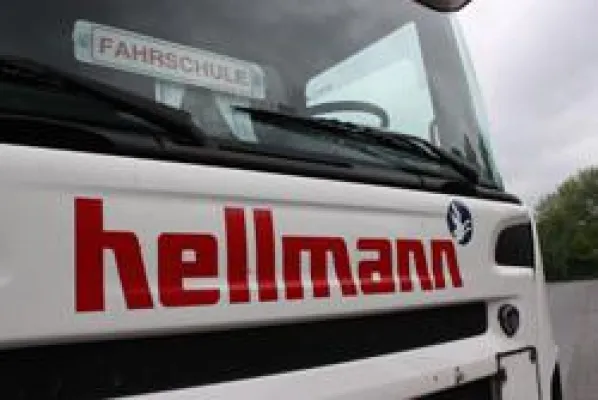 Bild: Fit für den Straßenverkehr – Hellmann Worldwide Logistics gründet erste unternehmenseigene Fahrschule