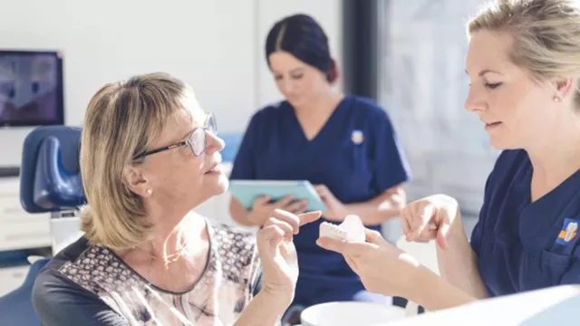 Bild: Wie groß ist das Risiko beim Einsetzen von neuen Zahn-Implantaten