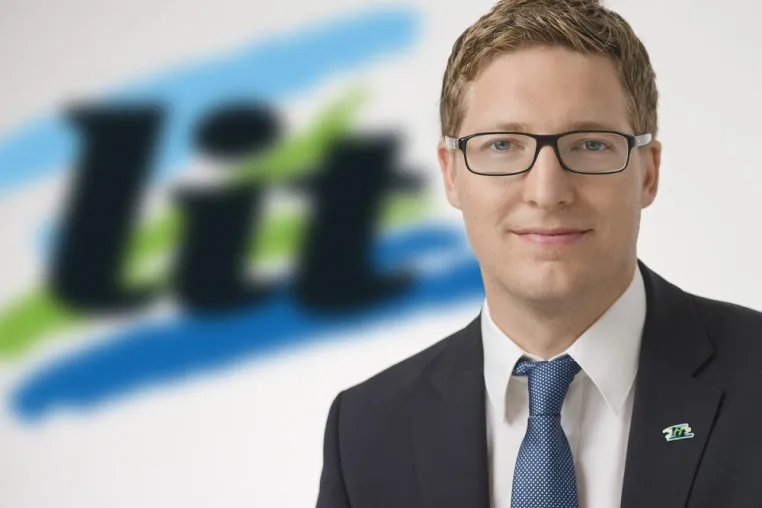 Julian Lachnitt erhält Prokura Bild: Julian Lachnitt erhält Prokura