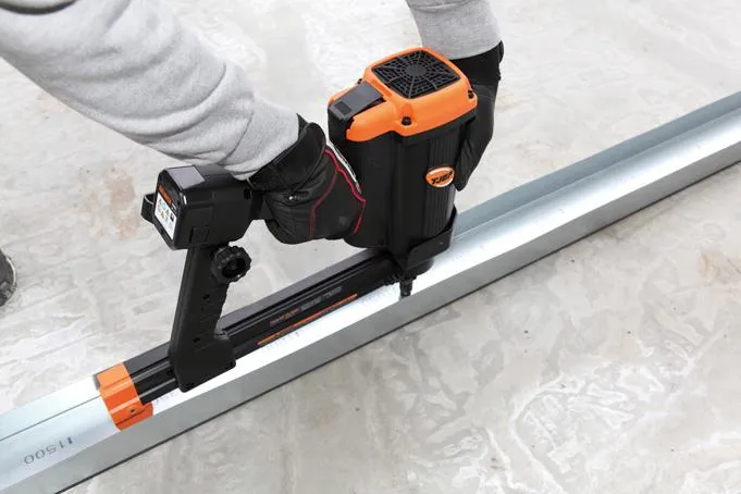 Bild: Einfaches Nageln in Beton