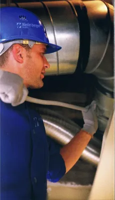 Bild: Luftkanalreinigung: Ingenieure & Fachkräfte von NIEDERBERGER sorgen mit neuester Technik für saubere Raumluft