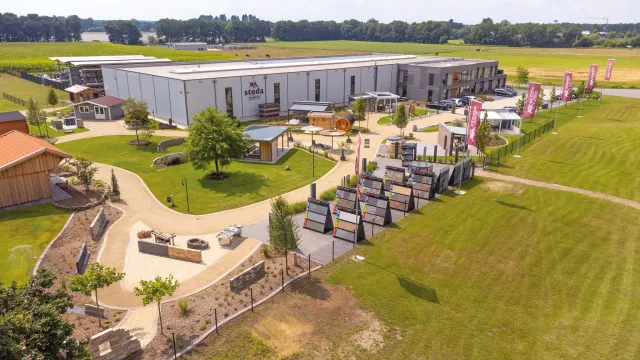 Bild: Hereinspaziert! Riesige Freiluftausstellung und Streichelzoo bei Steda in Meppen zum 10-jährigen Bestehen