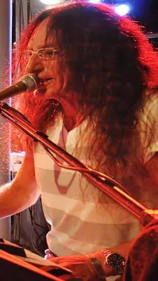 "My Book of Songs/Hard Rock Legende singt mit dem Publikum Bild: "My Book of Songs/Hard Rock Legende singt mit dem Publikum