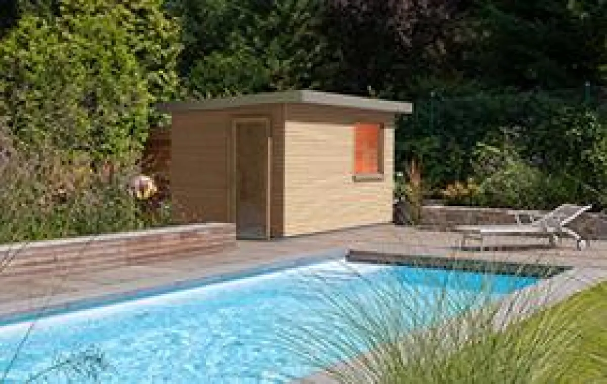 Genießen Sie den Sommer in Ihrem Garten jetzt noch mehr - mit der neuen Gartensauna TORNI von KLAFS.