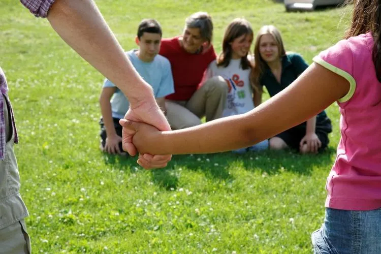 Bild: Grundbedürfnis Bindung - Herausforderung für die Jugendhilfe