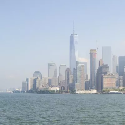 Bild: Geld abheben im Urlaub