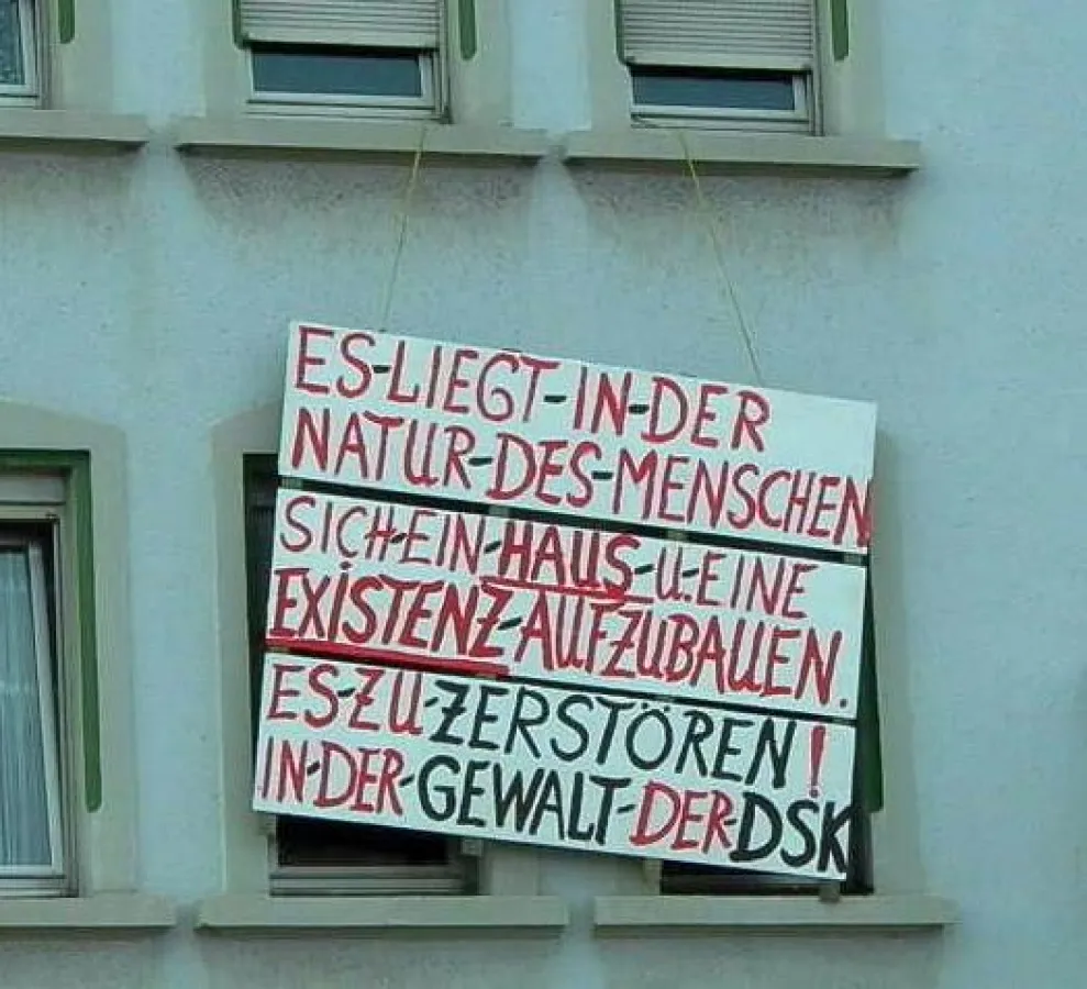 Protestschild im saarländischen Fürstenhausen. Von 725 Gebäuden haben 724 einen Bergschaden