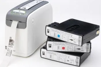 Bild: Neuer Patientenarmband Drucker HC100 - jetzt bei MAKRO IDENT erhältlich