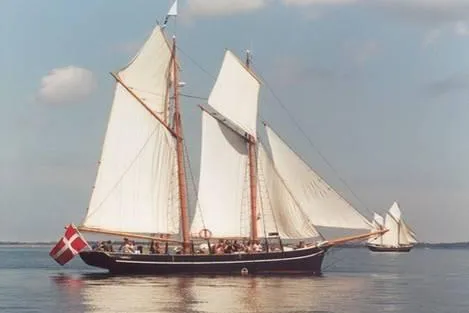 Segel & Dampf in der dänischen Südsee. Die Regatta „Rund Fünen“ ist der Sommer-Event auf Fünen, Dänemark Bild: Segel & Dampf in der dänischen Südsee. Die Regatta „Rund Fünen“ ist der Sommer-Event auf Fünen, Dänemark