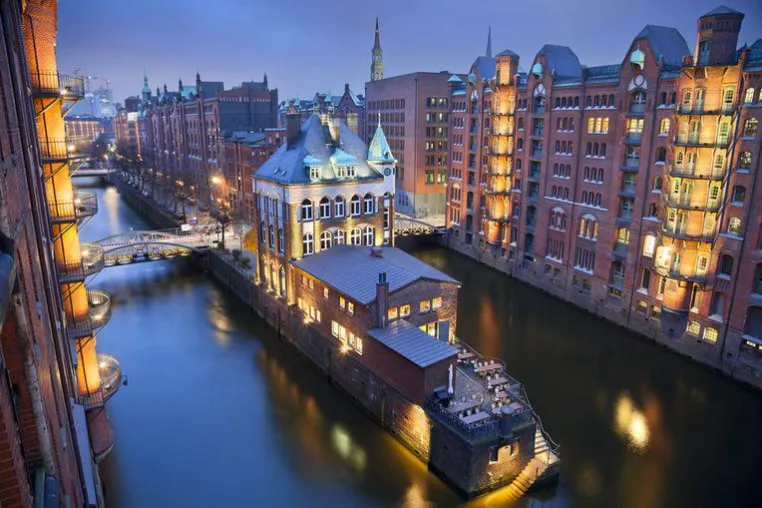 Bild: Die 10 beliebtesten Locations für Weihnachtsfeiern in Hamburg.