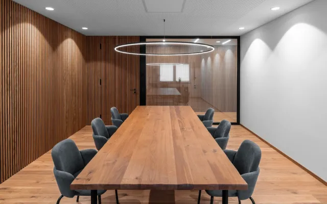 Bild: Licht fürs Büro neu gedacht - Lampenwelt Professional realisiert modernes Beleuchtungskonzept für Orexes