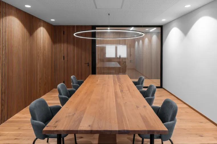 Bild: Licht fürs Büro neu gedacht - Lampenwelt Professional realisiert modernes Beleuchtungskonzept für Orexes