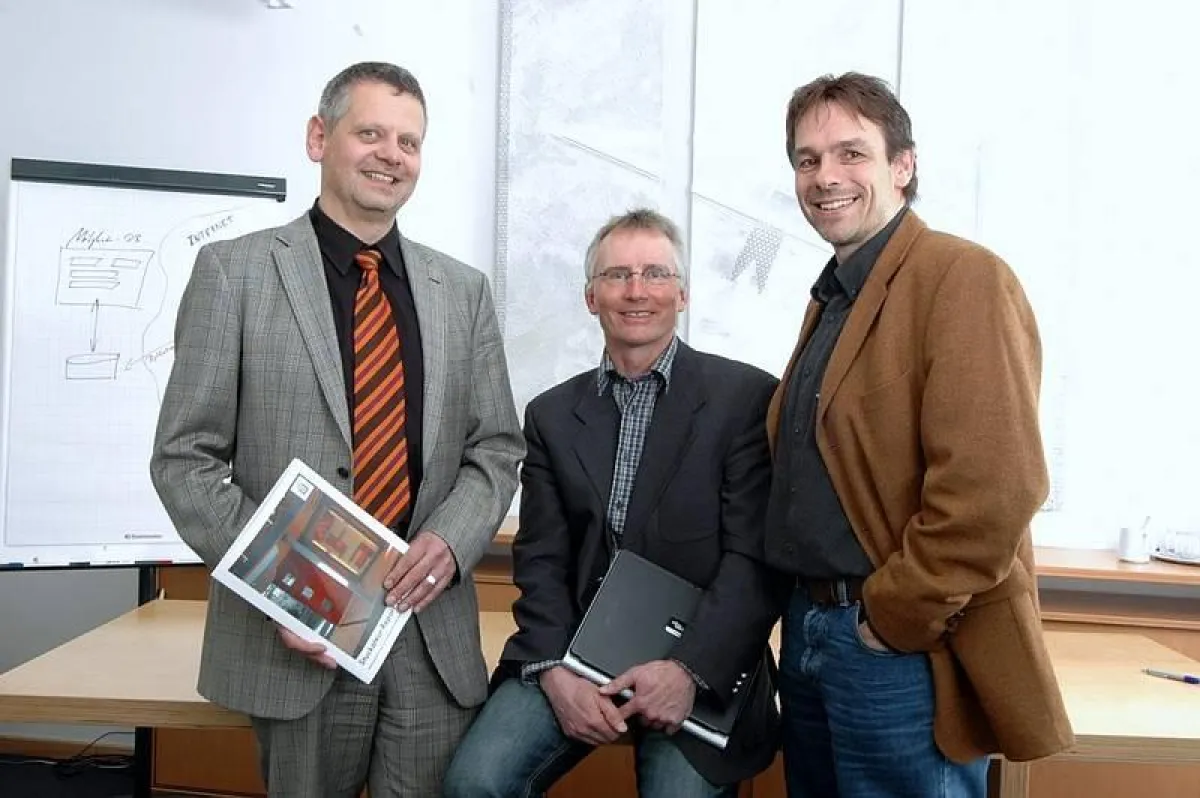 Entwicklung einer Content-Management-Lösung für das Handwerk: Joachim Schnell von SMP, Frank Schöllkopf von FS-MEDIEN und Roland Falk vom Fachverband der Stuckateure (v.l.n.r.) - Foto: Ruth Kasper