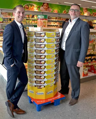 Bild: Es gibt Kuchen! Innovative Wellpappe-Backform vervollständigt Sanella Back-Set