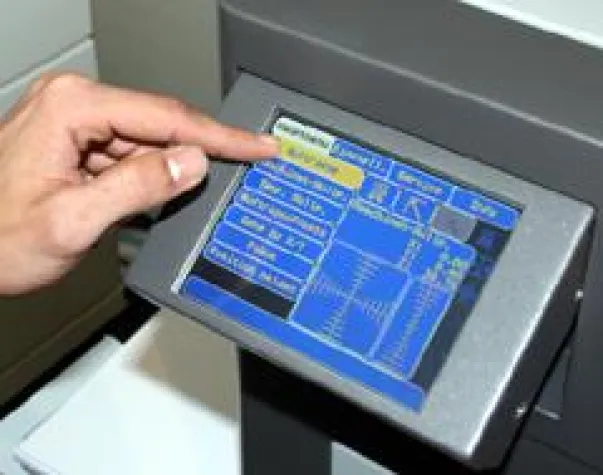 Bild: eurolaser bringt Farbe ins Leben - einfache Steuerung über Farb-Touchscreen