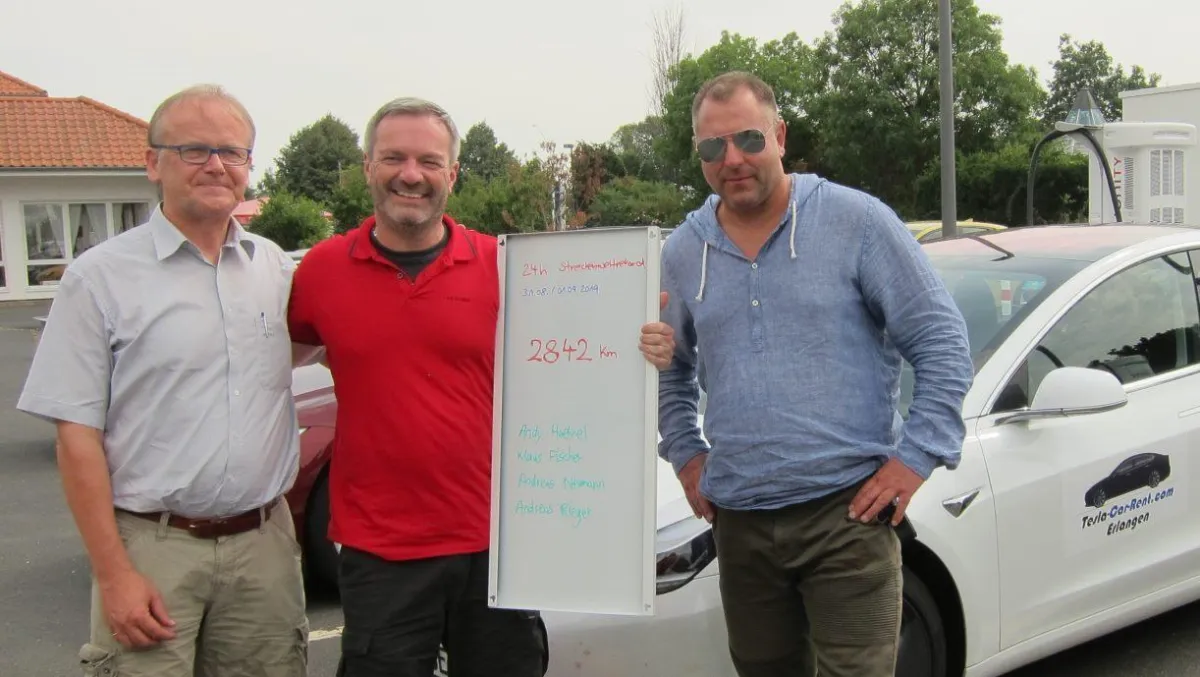 Das Weltrekord Team von Tesla-Car-Rent