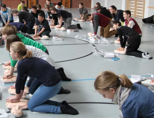 Bild: Schüler helfen Leben retten - Aktion der miniSANITÄTER startet in das Jahr 2015