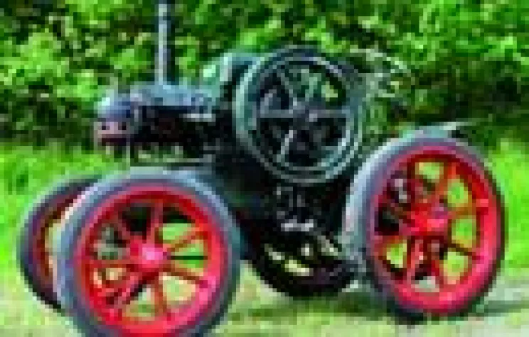 Mops und Bulldog auf der Agritechnica: Das Neueste von Traktor-Oldtimern Bild: Mops und Bulldog auf der Agritechnica: Das Neueste von Traktor-Oldtimern