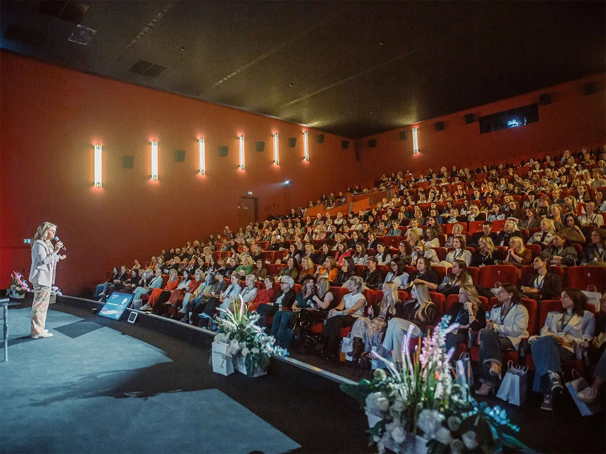 Bühnenprogramm bei Wolfsburg Women Connect 2026 (© WMG Wolfsburg, Foto: Hensel Photography)