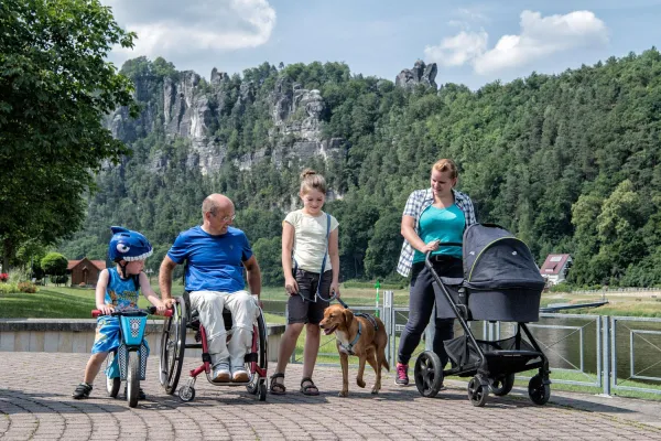 Bild: Wandern auf Rädern: Barrierefreie Touren durchs Elbsandsteingebirge