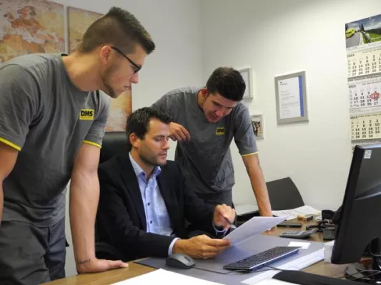 Bild: Neue Azubis bei der Ridder Möbelspedition in Wesel