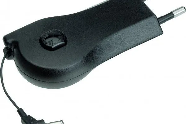 Bild: Das wohl kleinste Handy-Ladegerät der Welt von Swiss Travel Products