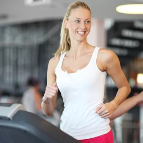 Bild: Sportlich durch den Herbst: Indoor- vs. Outdoor-Training