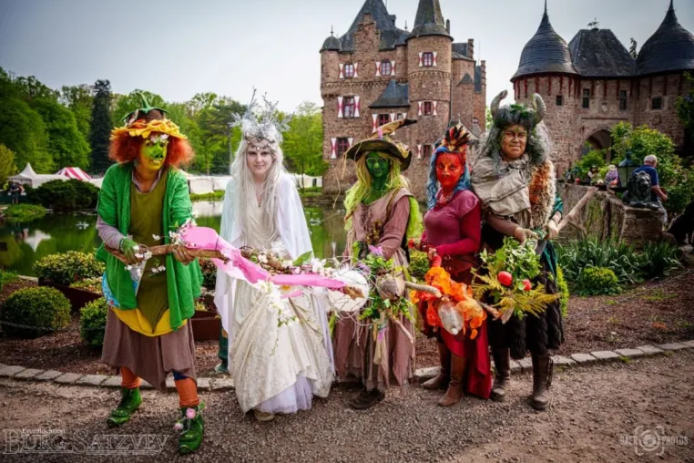 Bild: Hexen auf Burg Satzvey: Walpurgisnacht und Hexenmarkt 2026