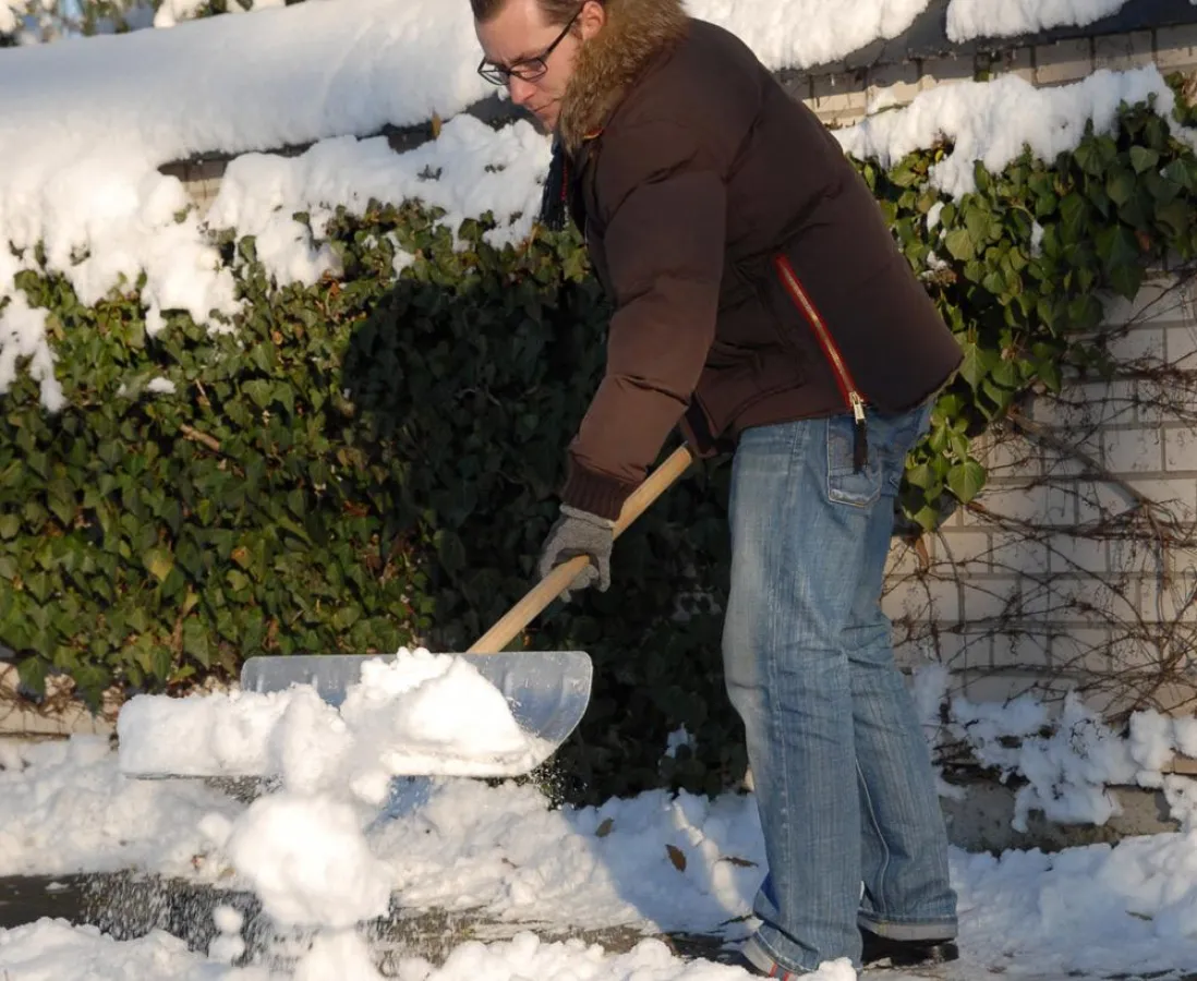 Eigentum verpflichtet - auch zum Schneeschippen. Foto: AXA/Immowelt.de