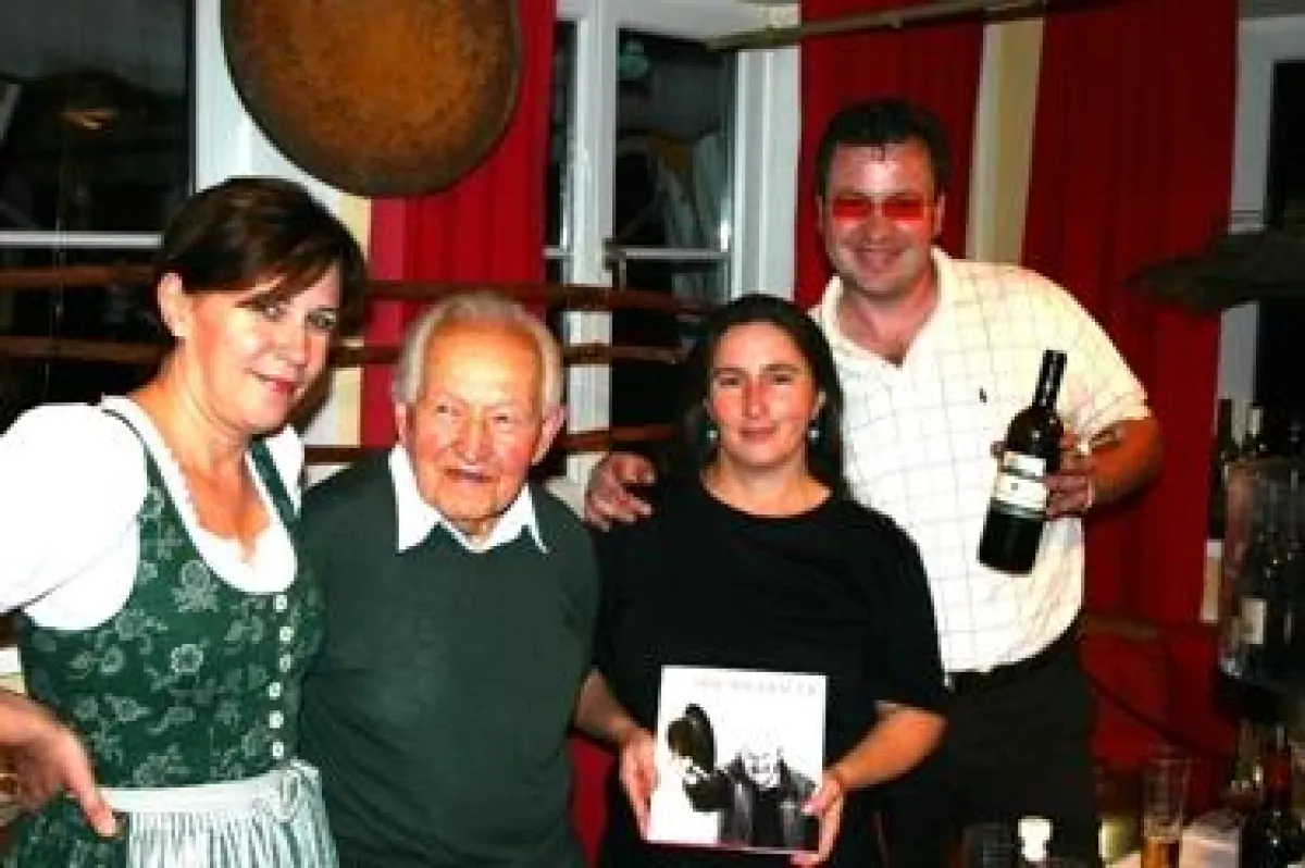 Käsesommeliere Elfi Fichtinger, Schnapsbrenner Franz Miglbauer, Maitresse Purgi Hitzenberger und Weinbauer Werner Hauser. Bild: Harald Starl