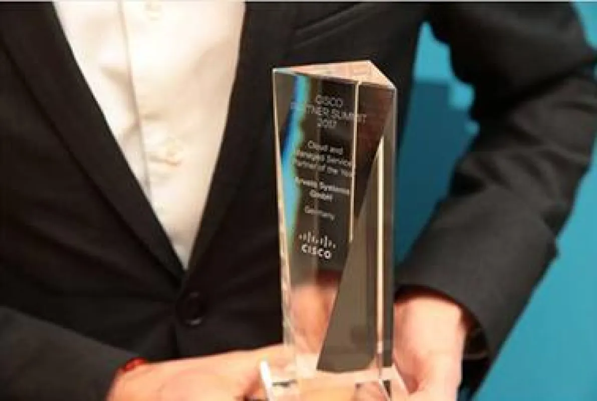 Preisübergabe auf dem Cisco Partner Summit 2017 (Copyright: Cisco)