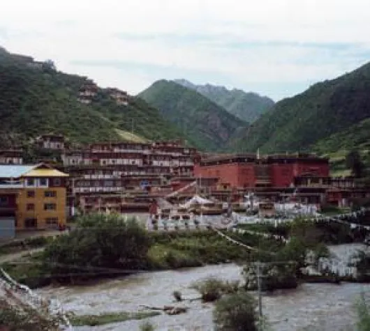 Bild: Sechs Mönche des Klosters Wara bei morgendlicher Razzia festgenommen