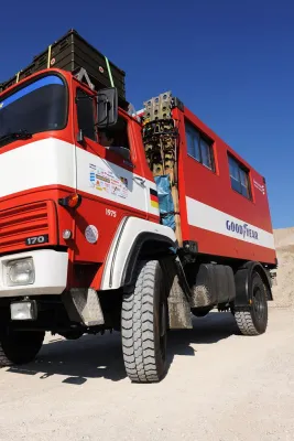 Bild: Feuerwehr-Oldie auf Welttournee – Duchstein & Partner trommelt für Weltenbummler