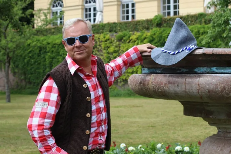 Erfolg ist, wenn der Kunde zurückkommt, nicht die Ware! Von Uwe Rieder, der bayerische Vertriebsfreak Bild: Erfolg ist, wenn der Kunde zurückkommt, nicht die Ware! Von Uwe Rieder, der bayerische Vertriebsfreak