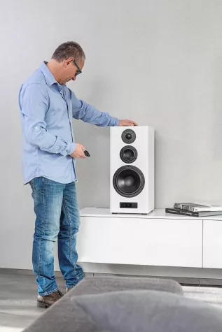 Bild: Kompakter Klanggigant: Nubert präsentiert aktive Drei-Wege-Box nuPro A-600