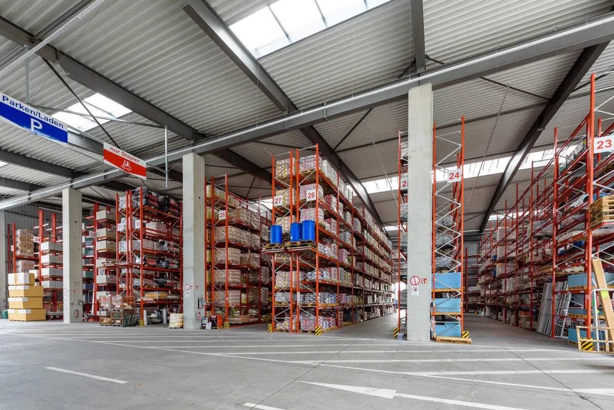 Stabile OHRA-Regale: Erdbebenzone 3, Rahmenhöhe bis 9,1 m, Feldlast 25,2 t. © Götz + Moriz