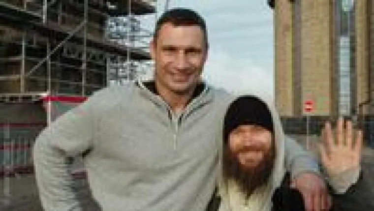 Bild: Klitschko Sozial: Ein Herz für Arme