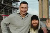 Bild: Klitschko Sozial: Ein Herz für Arme