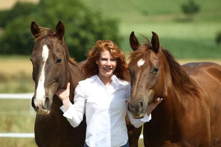 Tierheilpraxis für Pferde feiert 20-jähriges Praxisjubiläum Bild: Tierheilpraxis für Pferde feiert 20-jähriges Praxisjubiläum