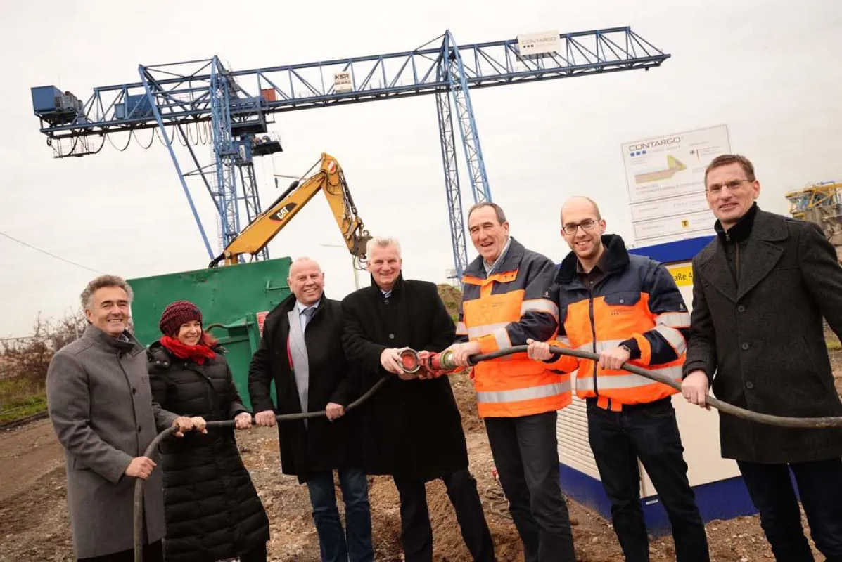 Bauarbeiten offiziell gestartet: Contargo in Voerde-Emmelsum (Foto: Lars Fröhlich, NRZ)