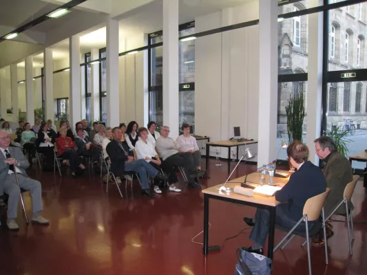 Bild: Lesung mit Krimi-Autor Craig Russell ein voller Erfolg - Nervenkitzel in der Halberstädter Hochschul-Bibliothek