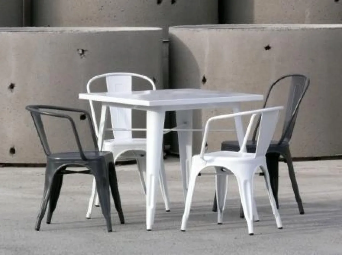 Französische Bistrostühle im Design von Xavier Pauchard