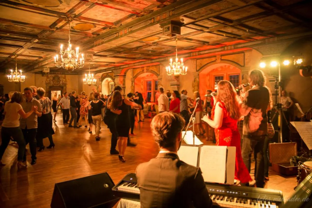 Volles Haus zur Salsa-Nacht im Museum Schloss Wilhelmsburg