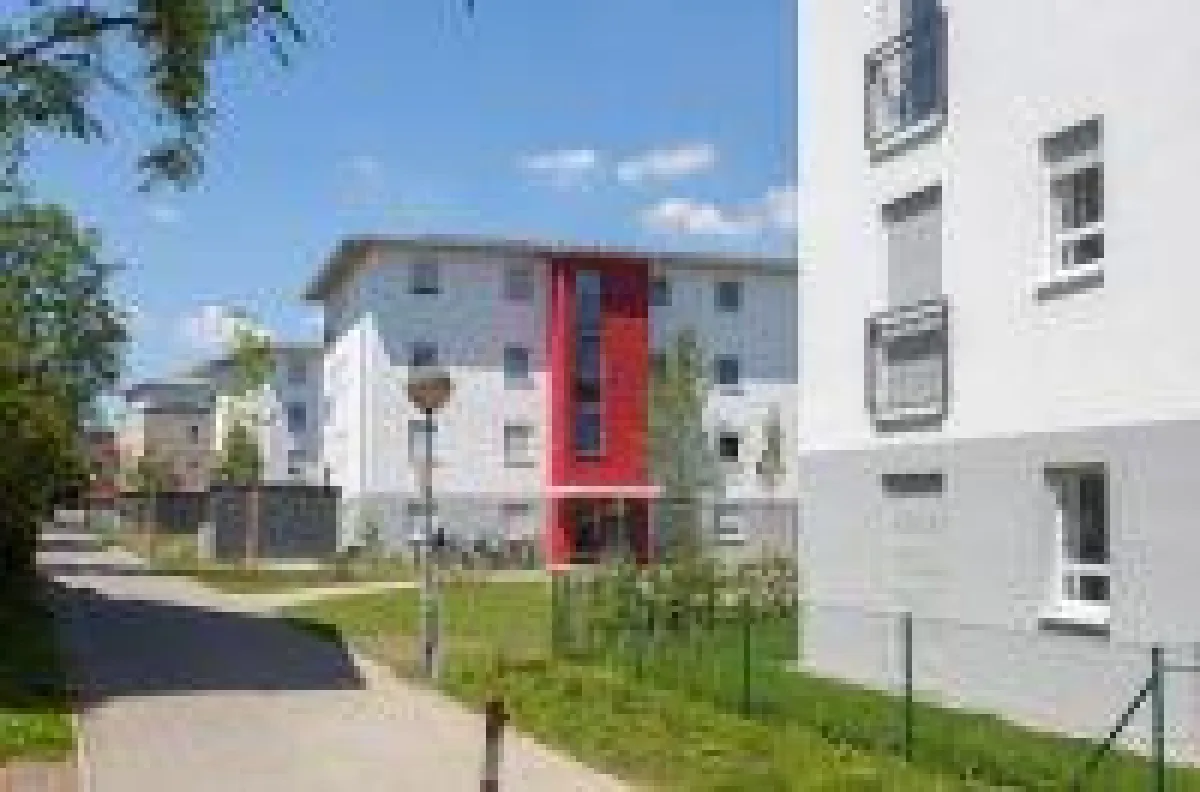 In Unterhaching errichtete die kommunale Baugesellschaft drei neue Wohnriegel aus massiven Unipor-Mauerziegeln (Bild: Unipor).