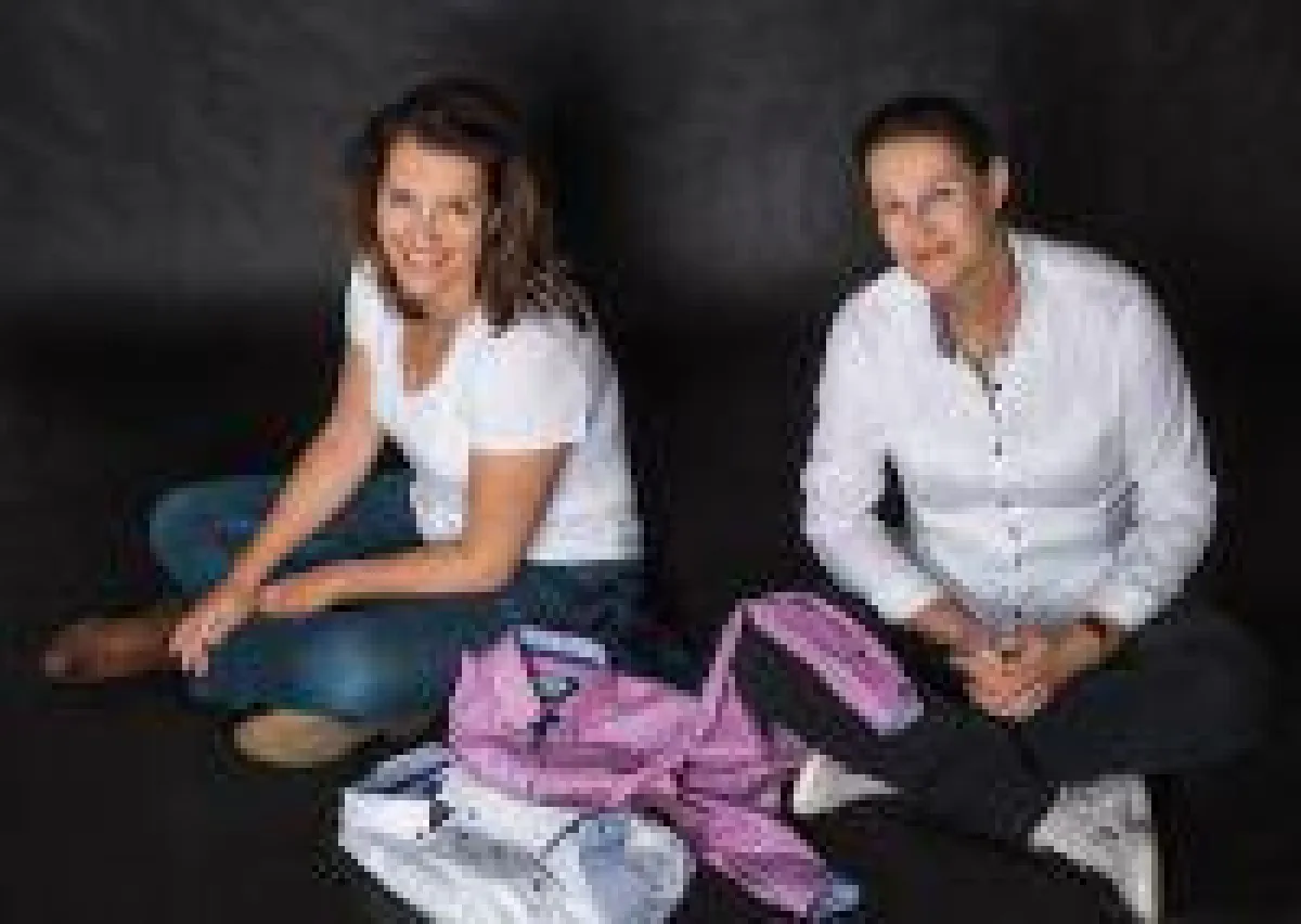 Martina (l.) und Dominique Nicole Schaps führen den Werbemittelspezialisten Madotrade.